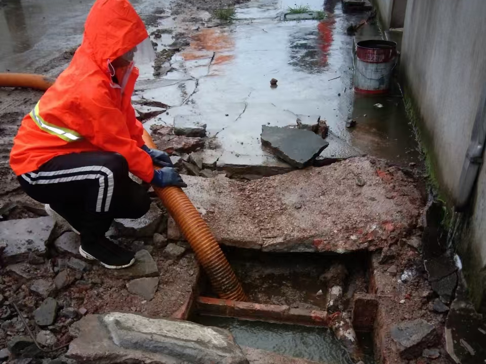 铁岭专业清理污水池 炜誉市政以规范流程守护城市 “肠道”